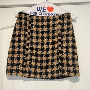 House of Harlow back zip houndstooth skirt